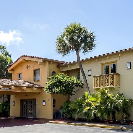 Red Roof Inn Tampa Bay - St. Petersburg Extérieur photo
