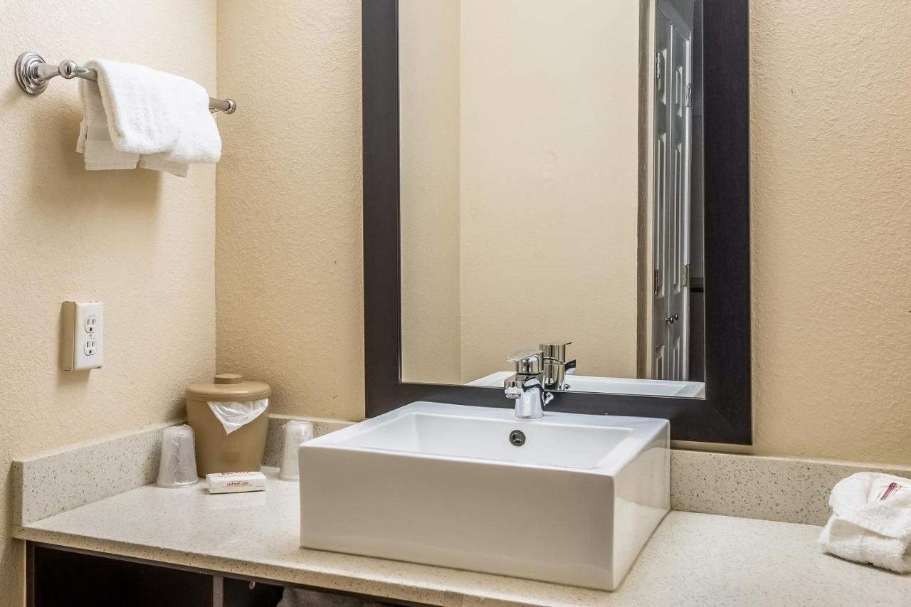 Red Roof Inn Tampa Bay - St. Petersburg Extérieur photo