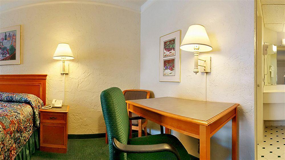 Red Roof Inn Tampa Bay - St. Petersburg Extérieur photo