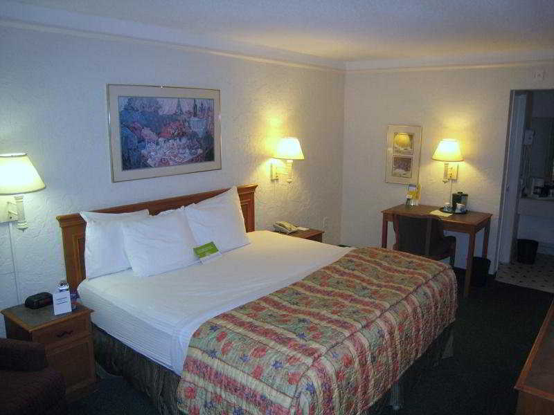 Red Roof Inn Tampa Bay - St. Petersburg Extérieur photo