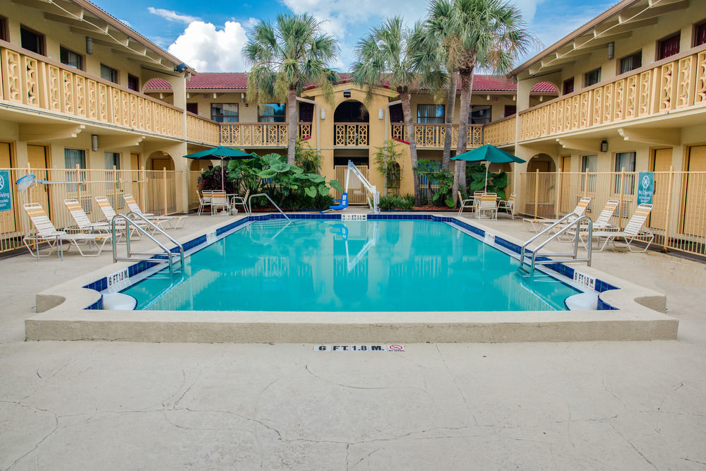 Red Roof Inn Tampa Bay - St. Petersburg Extérieur photo